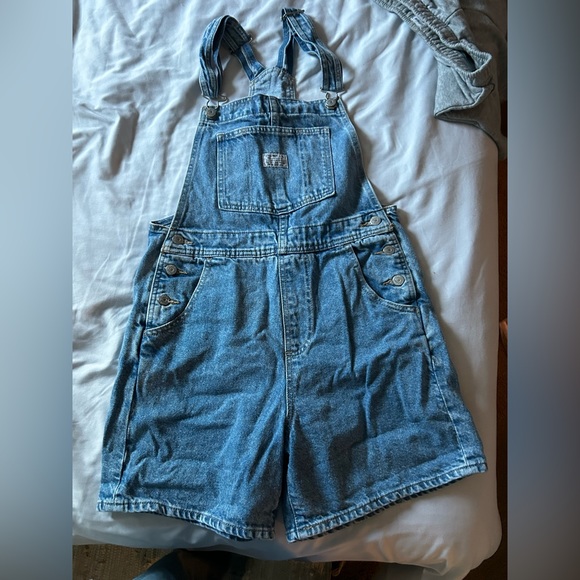 SOLD Levi’s overalls size small worn twice sorry for the wrinkles - Picture 3 of 5